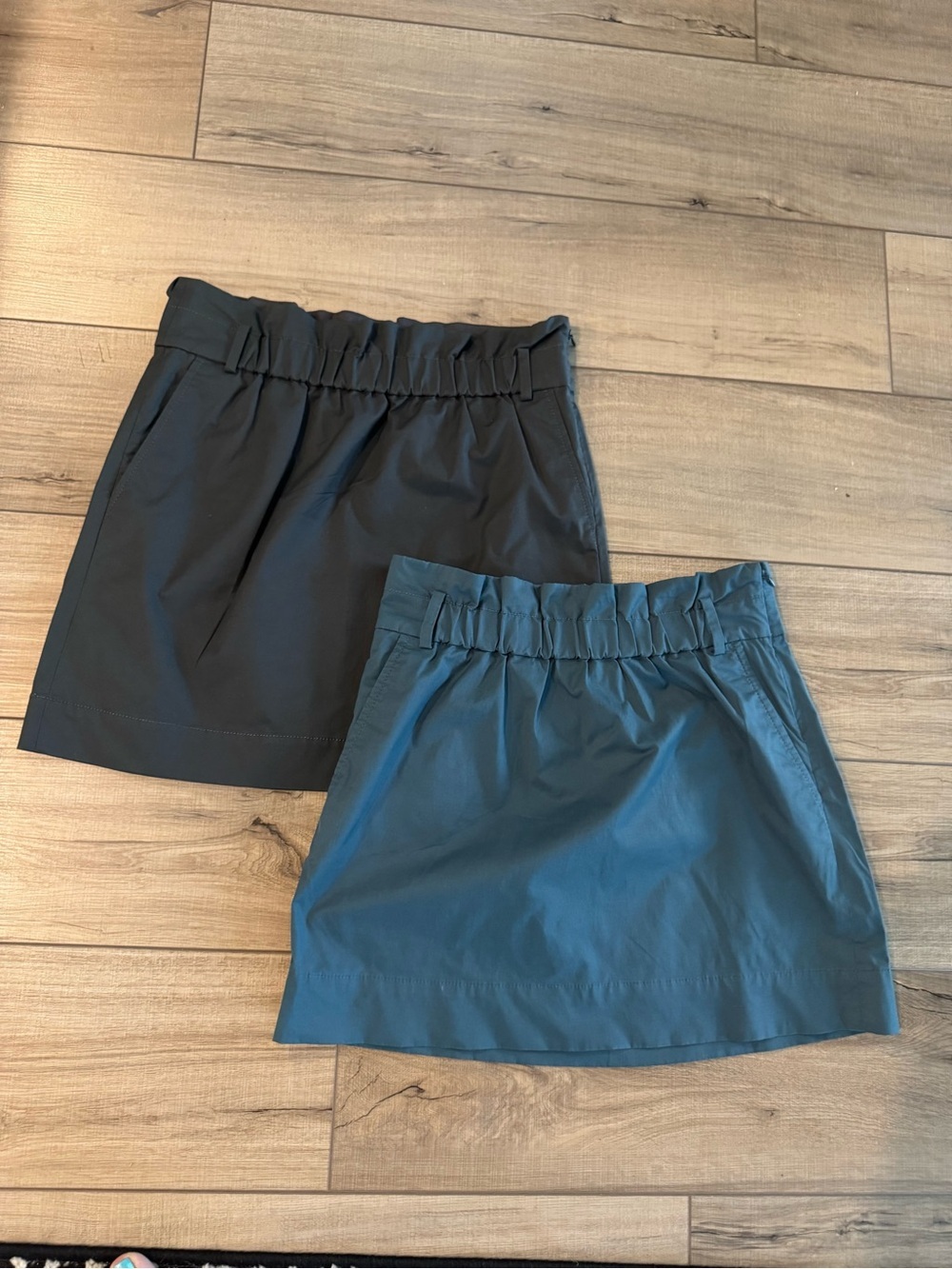 Two Banana Republic Mini Skirts in Gray/Teal pockets side zipper size 4/2P